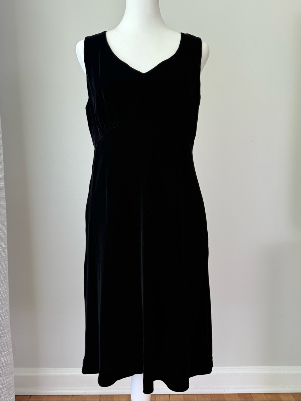 Laura Ashley Black Velvet Dress Sleeveless Midi V-Neck USA 8